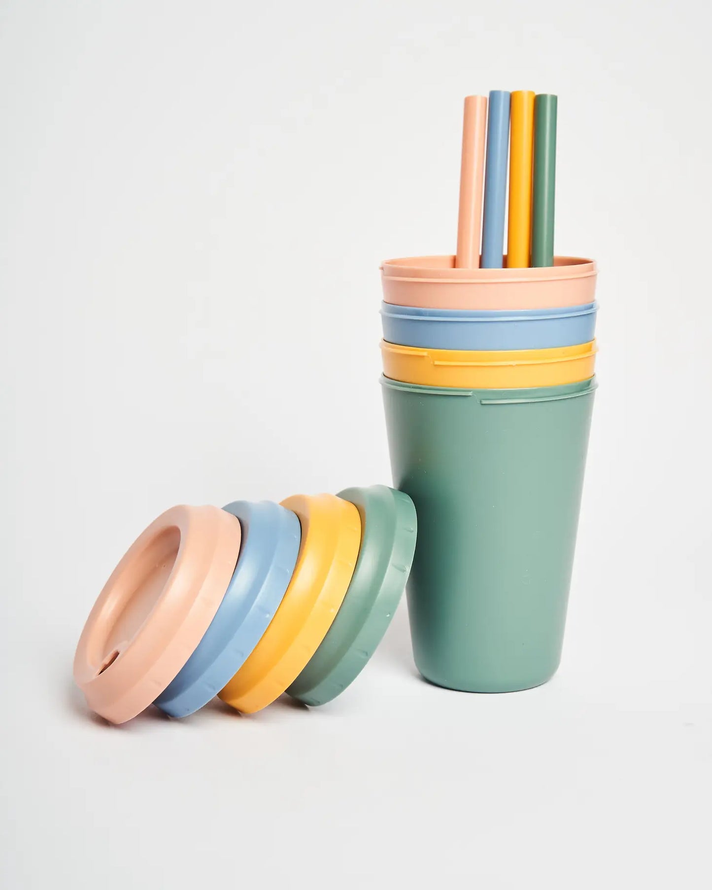 Eco-friendly and colourful set for convenient and fun on-the-go hydration.