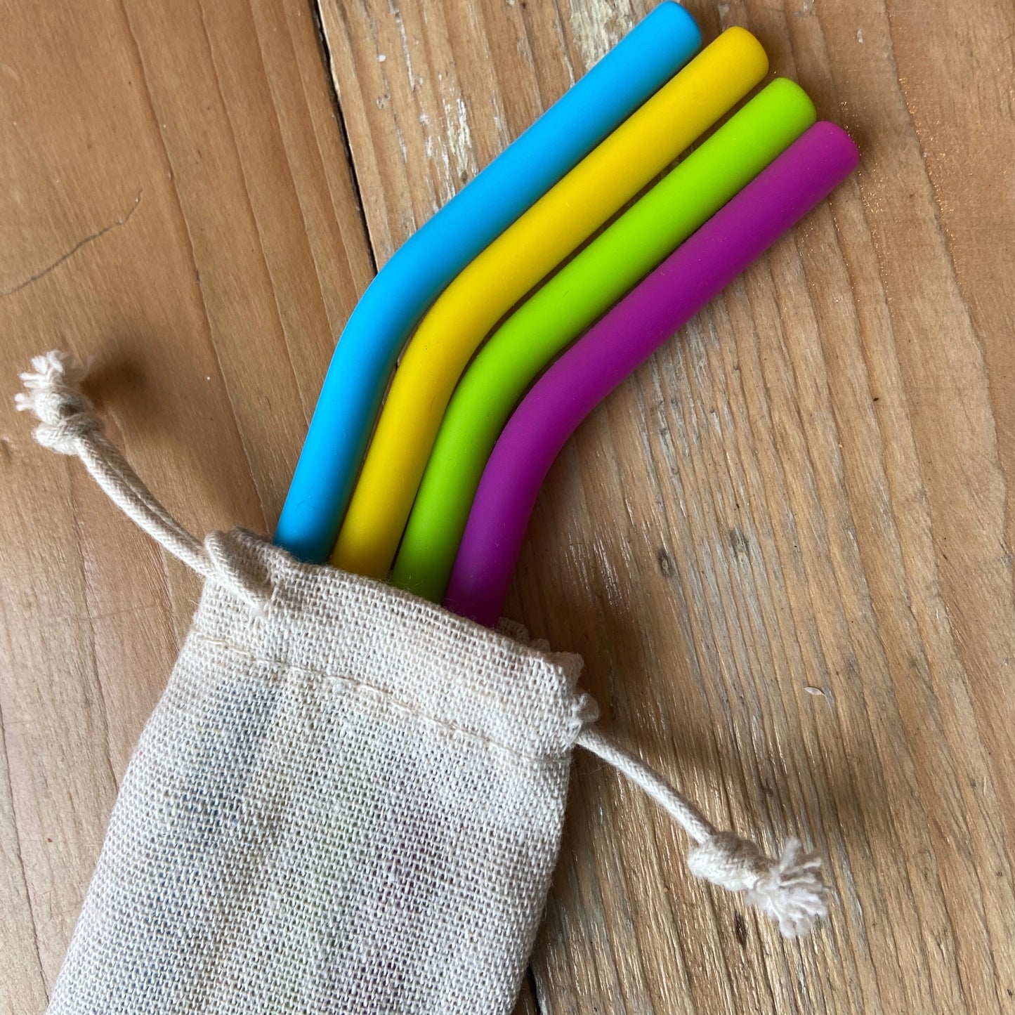 Eco-friendly and convenient pouch for planet-conscious and waste-conscious reusable straw storage